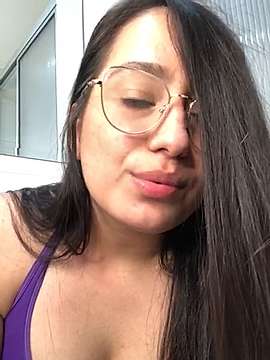 _Sofii naked stripping on cam for live sex video chat