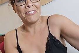 Soniabsexy naked stripping on cam for live sex video chat