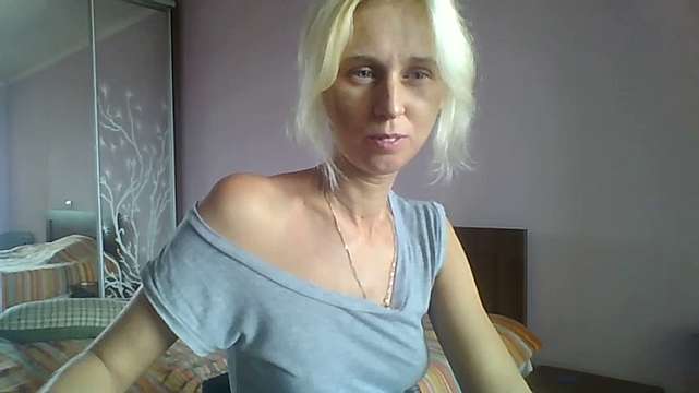 SunnyGirl18 naked stripping on cam for live sex video chat