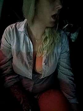 swe_peachy naked stripping on cam for live sex video chat