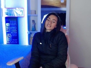 Sweet-inocent nude on cam – live sex chat