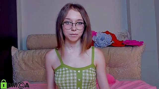 SweetieWoW naked stripping on cam for live sex video chat