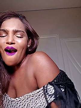 Sweetseductionz naked stripping on cam for live sex video chat