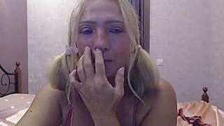 TrueFoxyyy naked stripping on cam for live sex video chat