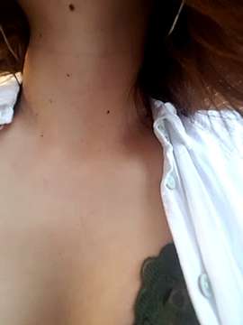 VickyHoult naked stripping on cam for live sex video chat
