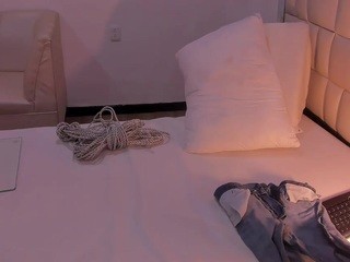 Violet-braun nude on cam – live sex chat