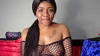 XBootyQueen naked stripping on cam for live sex video chat