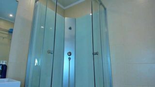 Yammy_lips naked stripping on cam for live sex video chat