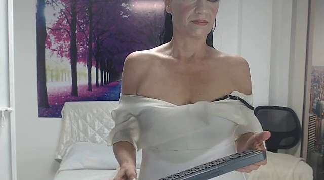 zeynabxhot3 naked stripping on cam for live sex video chat