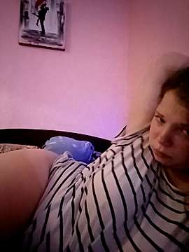 Zulia_Kiska naked stripping on cam for live sex video chat