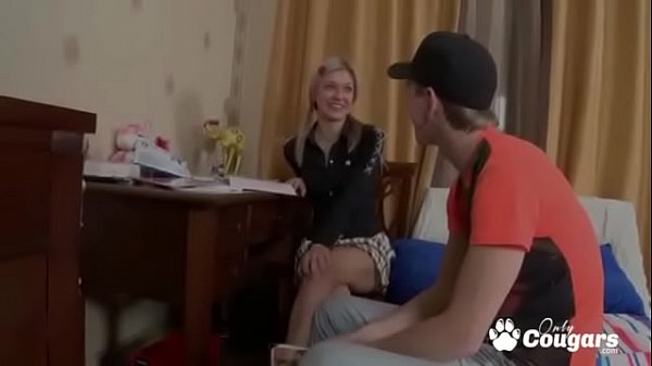 18yo Jasmine Lets Her Guy Cum In Her Butt