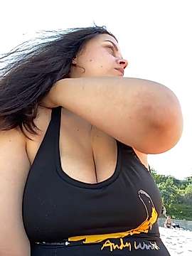 AnnFoxy naked stripping on cam for live sex video chat