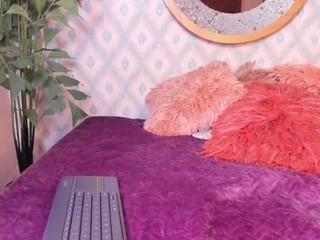 Annie-dreams nude on cam – live sex chat