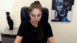 AshleyWolf naked stripping on cam for live sex video chat
