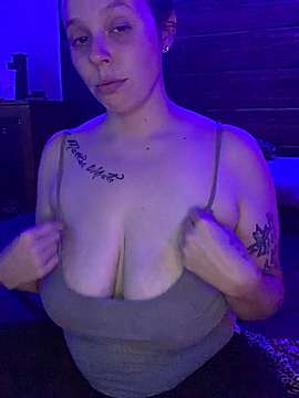 Autumn_ShooterWRLD naked stripping on cam for live sex video chat