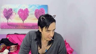 BellaRipe naked stripping on cam for live sex video chat