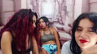 bitches_hot_xxx naked stripping on cam for live sex video chat