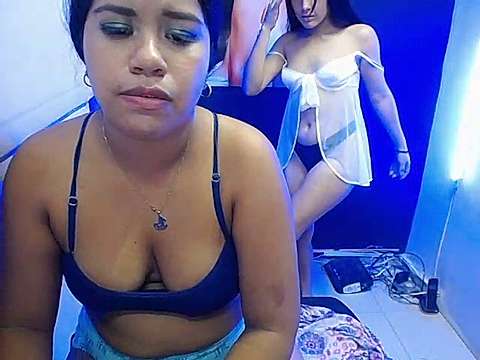 bitchesxxxhot1 naked stripping on cam for live sex video chat