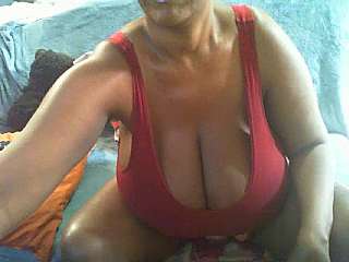 BOOBSXXL naked stripping on cam for live sex video chat