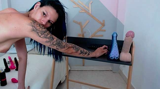 Bruna_sweet naked stripping on cam for live sex video chat