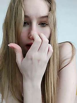 Candyflosz naked stripping on cam for live sex video chat