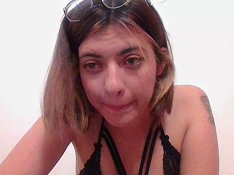 caroline_sex69 naked stripping on cam for live sex video chat