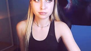 CarrrrieBradshaw naked stripping on cam for live sex video chat