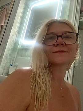 CHILLI46 naked stripping on cam for live sex video chat