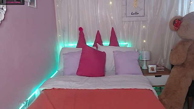 cloe_becker naked stripping on cam for live sex video chat
