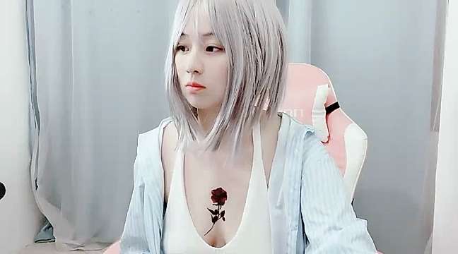 CnVivian naked stripping on cam for live sex video chat