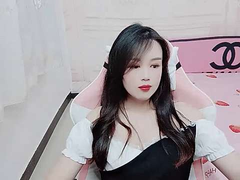 Crave-Blame naked stripping on cam for live sex video chat