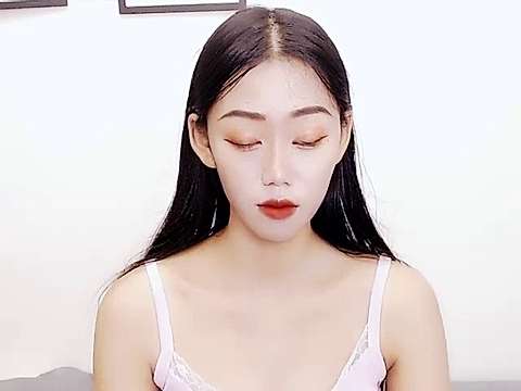 Cute_rosee naked stripping on cam for live sex video chat