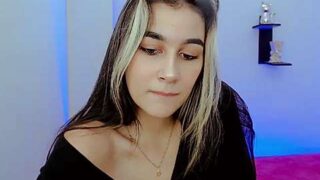 daila_dangelo naked stripping on cam for live sex video chat