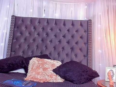danii__lee naked stripping on cam for live sex video chat