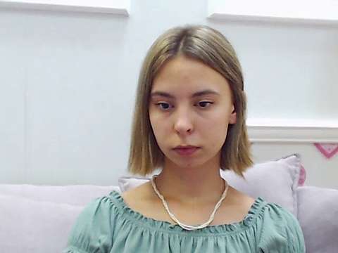 DarinaSsh naked stripping on cam for live sex video chat