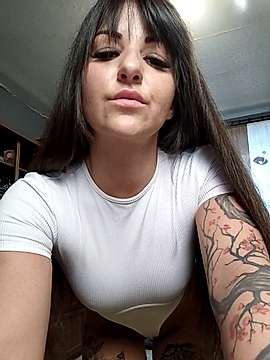 Diamond_Aria naked stripping on cam for live sex video chat