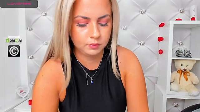 Emma_Kate naked stripping on cam for live sex video chat