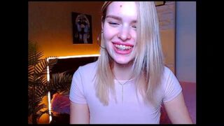Emmi_Si naked stripping on cam for live sex video chat