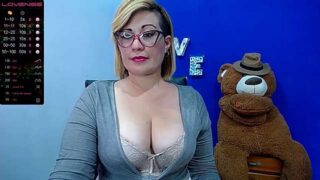 Esmeralda_bright naked stripping on cam for live sex video chat