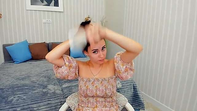 EvaEllfiee naked stripping on cam for live sex video chat