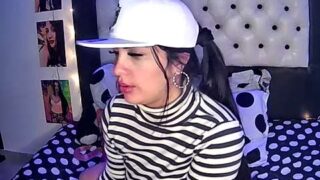 fiore_kisslove naked stripping on cam for live sex video chat