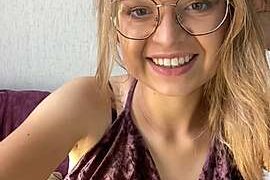 gentle_grace naked stripping on cam for live sex video chat