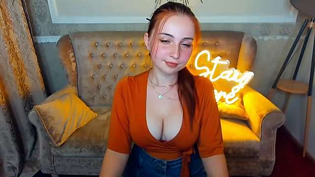 GigiFiree naked stripping on cam for live sex video chat
