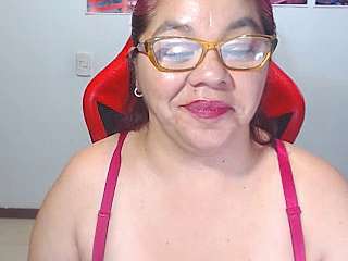 helle_sweet naked stripping on cam for live sex video chat