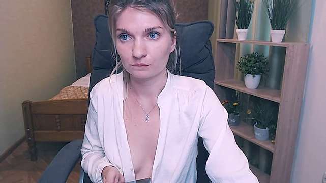 Hot___Blonde naked stripping on cam for live sex video chat