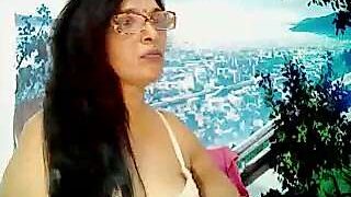 IndiaSugar69 naked stripping on cam for live sex video chat
