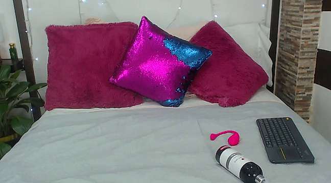 Ivy_youth naked stripping on cam for live sex video chat
