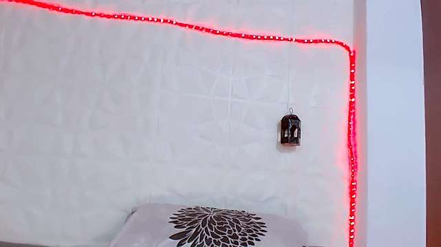 julie_winter_ naked stripping on cam for live sex video chat
