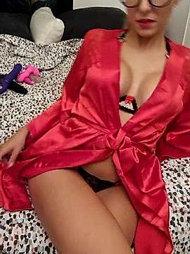 Kiissss11 naked stripping on cam for live sex video chat