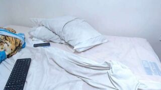 kimberlyy_09 naked stripping on cam for live sex video chat